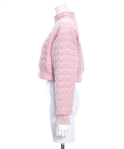 clear（クリア）の「ハートキルティングショート丈トップス[セットアップ可能]（スウェット・レディース・ブラック/グレイッシュベージュ/アイボリー/ピンク・F）」の6枚目の写真