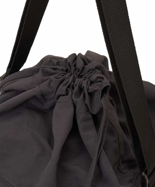a.v.v（アーヴェヴェ）の「【ユニセックス】ドローストリングショルダーバッグ（ショルダーバッグ・メンズ・ブラック・46）」の7枚目の写真