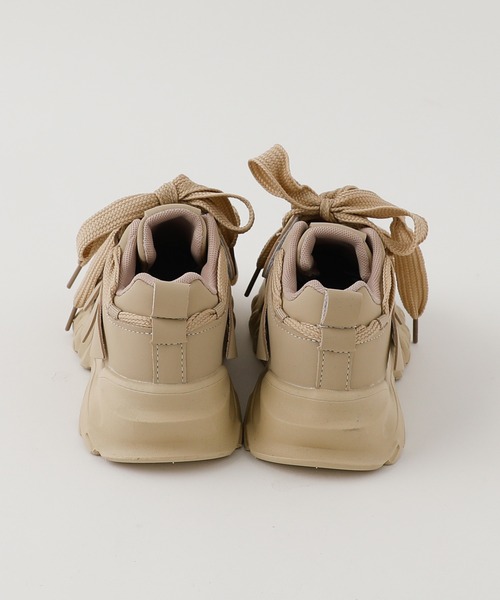 URBAN CHERRY（アーバンチェリー）の「ダブルレースデザインボリュームソールダッドシューズ（スニーカー・キッズ・ベージュ/ホワイト・20.0cm/19.0cm/18.0cm/21.0cm/17.0cm）」の7枚目の写真