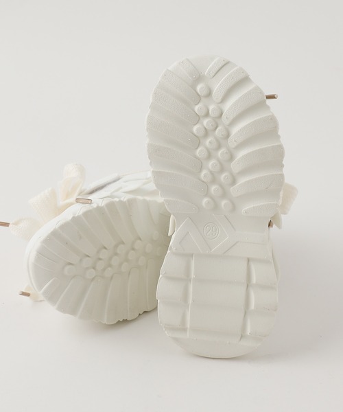 URBAN CHERRY（アーバンチェリー）の「ダブルレースデザインボリュームソールダッドシューズ（スニーカー・キッズ・ベージュ/ホワイト・20.0cm/19.0cm/18.0cm/21.0cm/17.0cm）」の14枚目の写真