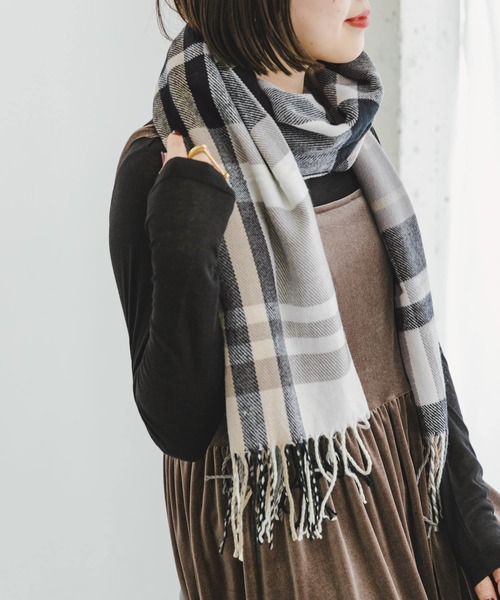 ITEMS URBANRESEARCH(アイテムズ アーバンリサーチ)の「チェックストール2(マフラー・レディース・ネイビー/ブラック/グリーン・-)」の5枚目の写真