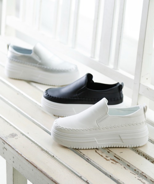 Noubel Voug Relax（ヌーベルヴォーグリラックス）の「ステッチデザイン　ボリュームソール　スリッポンスニーカー（スリッポン・レディース・ホワイト/ブラック/シルバー・S/M/L/LL/3L）」の6枚目の写真