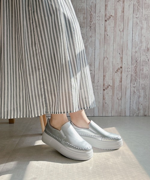 Noubel Voug Relax（ヌーベルヴォーグリラックス）の「ステッチデザイン　ボリュームソール　スリッポンスニーカー（スリッポン・レディース・ホワイト/ブラック/シルバー・S/M/L/LL/3L）」の8枚目の写真