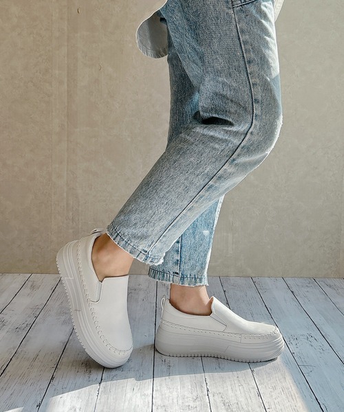 Noubel Voug Relax（ヌーベルヴォーグリラックス）の「ステッチデザイン　ボリュームソール　スリッポンスニーカー（スリッポン・レディース・ホワイト/ブラック/シルバー・S/M/L/LL/3L）」の9枚目の写真