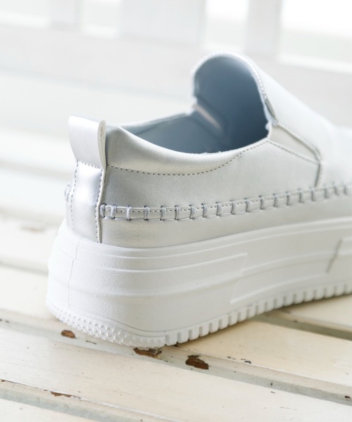 Noubel Voug Relax（ヌーベルヴォーグリラックス）の「ステッチデザイン　ボリュームソール　スリッポンスニーカー（スリッポン・レディース・ホワイト/ブラック/シルバー・S/M/L/LL/3L）」の13枚目の写真