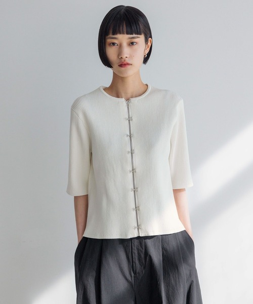 yuw(ユウ)の「ホックZIPカーディガン/SS 108242(カーディガン/ボレロ・レディース・ブラック/ホワイト/ブルー・FREE)」の2枚目の写真