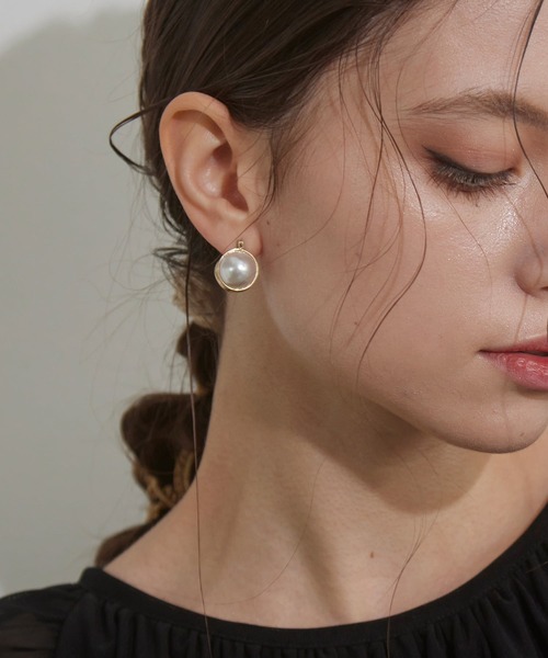 MIELI INVARIANT(ミエリインヴァリアント)の「Pearl Ball Pierce(ピアス(両耳用)・レディース・ゴールド・FREE)」の2枚目の写真
