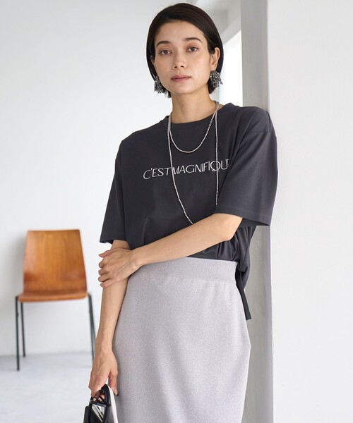 UNFILO（アンフィーロ）の「BEAUTY FORM ロゴ刺繍 半袖Tシャツ（Tシャツ/カットソー・レディース・ダークブラウン系1/ベージュ系1/ホワイト系1/グレー系1/ブラック系1/ホワイト系2・XX-LARGE/X-LARGE）」の4枚目の写真