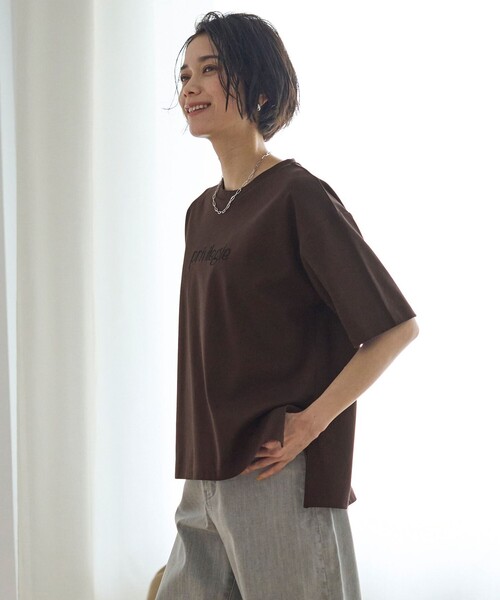UNFILO（アンフィーロ）の「BEAUTY FORM ロゴ刺繍 半袖Tシャツ（Tシャツ/カットソー・レディース・ダークブラウン系1/ベージュ系1/ホワイト系1/グレー系1/ブラック系1/ホワイト系2・XX-LARGE/X-LARGE）」の5枚目の写真