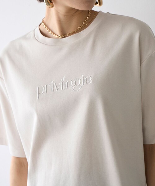 UNFILO（アンフィーロ）の「BEAUTY FORM ロゴ刺繍 半袖Tシャツ（Tシャツ/カットソー・レディース・ダークブラウン系1/ベージュ系1/ホワイト系1/グレー系1/ブラック系1/ホワイト系2・XX-LARGE/X-LARGE）」の17枚目の写真