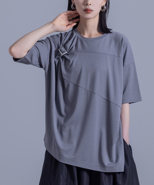 kOhAKU(コハク)の「【機能素材】『ねじりアシメTシャツ』(Tシャツ/カットソー・レディース・ブラック/グレイッシュブルー/オフホワイト/チャコール・2/1)」の4枚目の写真