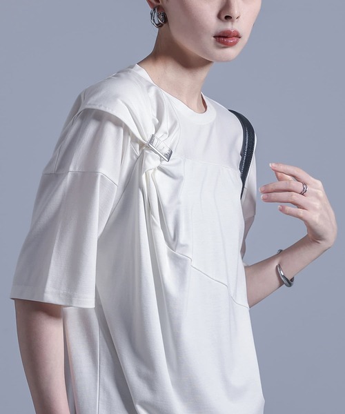 kOhAKU(コハク)の「【機能素材】『ねじりアシメTシャツ』(Tシャツ/カットソー・レディース・ブラック/グレイッシュブルー/オフホワイト/チャコール・2/1)」の16枚目の写真