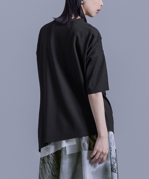 kOhAKU(コハク)の「【機能素材】『ねじりアシメTシャツ』(Tシャツ/カットソー・レディース・ブラック/グレイッシュブルー/オフホワイト/チャコール・2/1)」の21枚目の写真