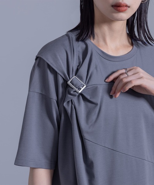 kOhAKU(コハク)の「【機能素材】『ねじりアシメTシャツ』(Tシャツ/カットソー・レディース・ブラック/グレイッシュブルー/オフホワイト/チャコール・2/1)」の12枚目の写真
