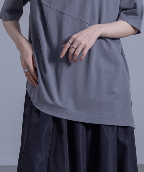 kOhAKU(コハク)の「【機能素材】『ねじりアシメTシャツ』(Tシャツ/カットソー・レディース・ブラック/グレイッシュブルー/オフホワイト/チャコール・2/1)」の14枚目の写真