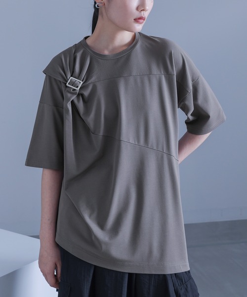 kOhAKU(コハク)の「【機能素材】『ねじりアシメTシャツ』(Tシャツ/カットソー・レディース・ブラック/グレイッシュブルー/オフホワイト/チャコール・2/1)」の5枚目の写真