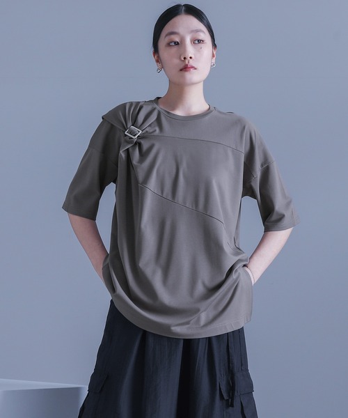 kOhAKU(コハク)の「【機能素材】『ねじりアシメTシャツ』(Tシャツ/カットソー・レディース・ブラック/グレイッシュブルー/オフホワイト/チャコール・2/1)」の6枚目の写真