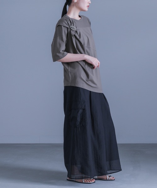 kOhAKU(コハク)の「【機能素材】『ねじりアシメTシャツ』(Tシャツ/カットソー・レディース・ブラック/グレイッシュブルー/オフホワイト/チャコール・2/1)」の7枚目の写真