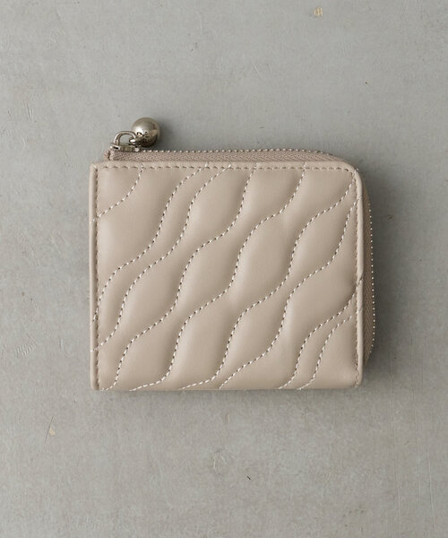 Beau're（ヴュレ）の「【BEAURE　ビュレ】ウェーブキルティング 2つ折りウォレット（財布・レディース・ブラック/ピンク/シルバー/ライトベージュ・0）」の3枚目の写真
