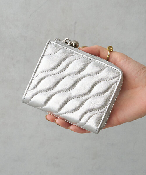 Beau're（ヴュレ）の「【BEAURE　ビュレ】ウェーブキルティング 2つ折りウォレット（財布・レディース・ブラック/ピンク/シルバー/ライトベージュ・0）」の4枚目の写真