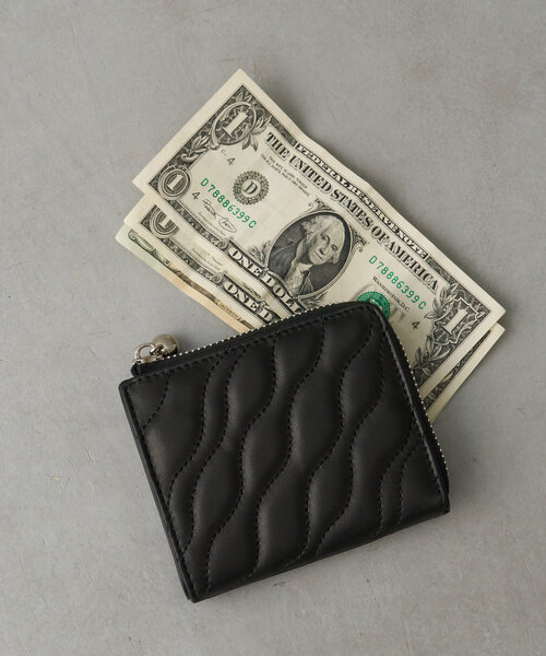 Beau're（ヴュレ）の「【BEAURE　ビュレ】ウェーブキルティング 2つ折りウォレット（財布・レディース・ブラック/ピンク/シルバー/ライトベージュ・0）」の2枚目の写真