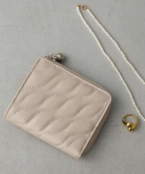 Beau're（ヴュレ）の「【BEAURE　ビュレ】ウェーブキルティング 2つ折りウォレット（財布・レディース・ブラック/ピンク/シルバー/ライトベージュ・0）」の15枚目の写真