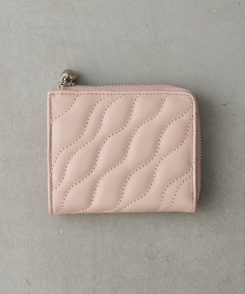 Beau're（ヴュレ）の「【BEAURE　ビュレ】ウェーブキルティング 2つ折りウォレット（財布・レディース・ブラック/ピンク/シルバー/ライトベージュ・0）」の17枚目の写真