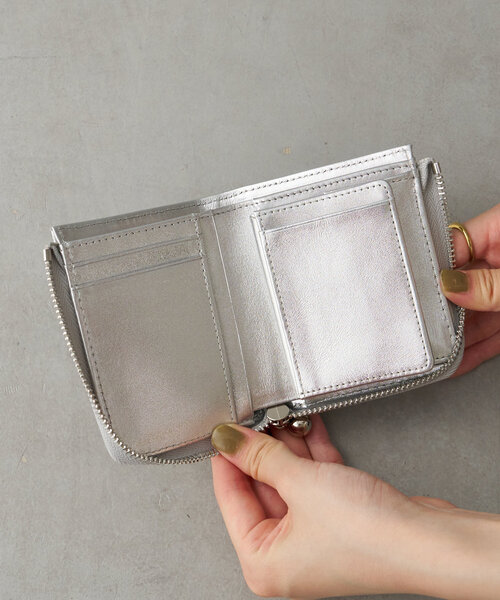 Beau're（ヴュレ）の「【BEAURE　ビュレ】ウェーブキルティング 2つ折りウォレット（財布・レディース・ブラック/ピンク/シルバー/ライトベージュ・0）」の6枚目の写真