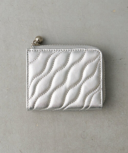 Beau're（ヴュレ）の「【BEAURE　ビュレ】ウェーブキルティング 2つ折りウォレット（財布・レディース・ブラック/ピンク/シルバー/ライトベージュ・0）」の18枚目の写真