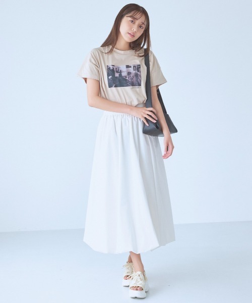 mysty woman（ミスティウーマン）の「セピアフォトプリントTシャツ　135554（Tシャツ/カットソー・レディース・オフホワイト/ブラック/ベージュ・FREE）」の15枚目の写真