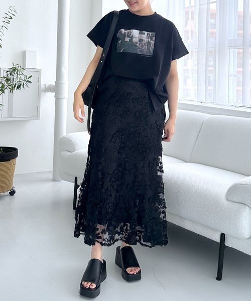 mysty woman（ミスティウーマン）の「セピアフォトプリントTシャツ　135554（Tシャツ/カットソー・レディース・オフホワイト/ブラック/ベージュ・FREE）」の22枚目の写真