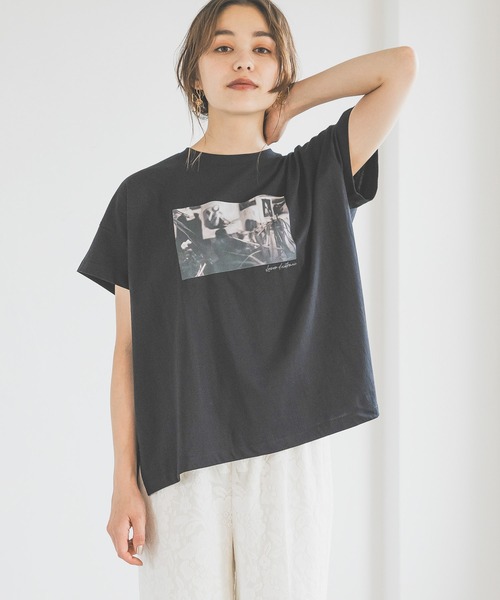mysty woman（ミスティウーマン）の「セピアフォトプリントTシャツ　135554（Tシャツ/カットソー・レディース・オフホワイト/ブラック/ベージュ・FREE）」の5枚目の写真
