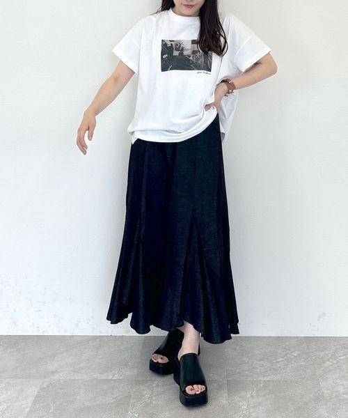 mysty woman（ミスティウーマン）の「セピアフォトプリントTシャツ　135554（Tシャツ/カットソー・レディース・オフホワイト/ブラック/ベージュ・FREE）」の8枚目の写真