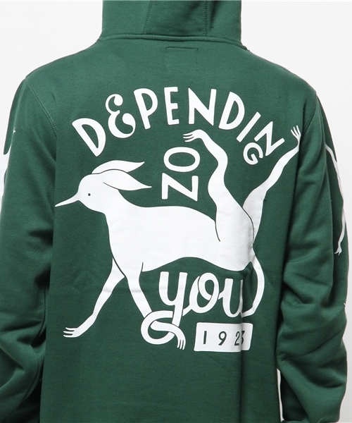 BEAMS T（ビームスティー）の「byParra / DEP プルオーバー パーカー（パーカー・メンズ・ダークグリーン・SMALL/LARGE/MEDIUM）」の9枚目の写真