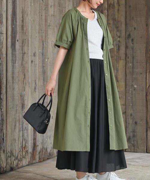 rps(アールピーエス)の「BACKリボンバンドカラーシャツワンピース(シャツワンピース・レディース・カーキ/ネイビー/アイボリー・フリー)」の2枚目の写真