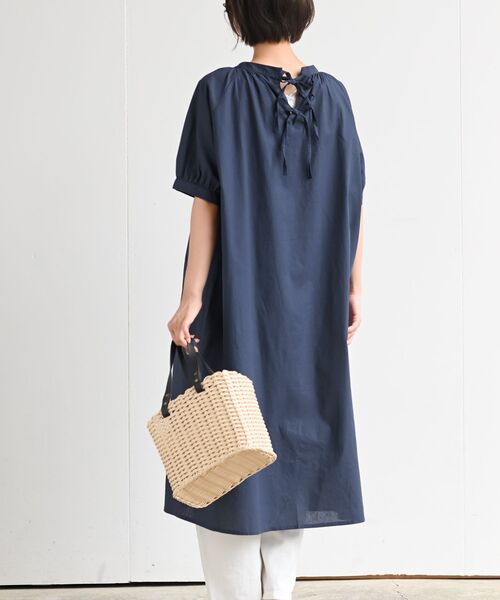 rps(アールピーエス)の「BACKリボンバンドカラーシャツワンピース(シャツワンピース・レディース・カーキ/ネイビー/アイボリー・フリー)」の20枚目の写真