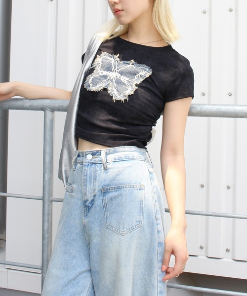 SpRay（スプレイ）の「デニムバタフライＴシャツ（Tシャツ/カットソー・レディース・アイボリー/ブラック/ベージュ/グレー系その他・FREE）」の7枚目の写真