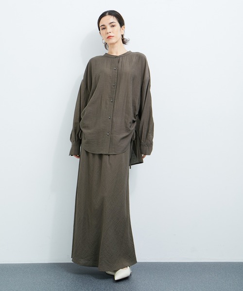 le cercle ADAM ET ROPE'(ルセルクルアダムエロペ)の「【セットアップ対応】麻調シャーリングシャツ(シャツ/ブラウス・レディース・ホワイト/ブラック/ブラウン・FREE)」の8枚目の写真