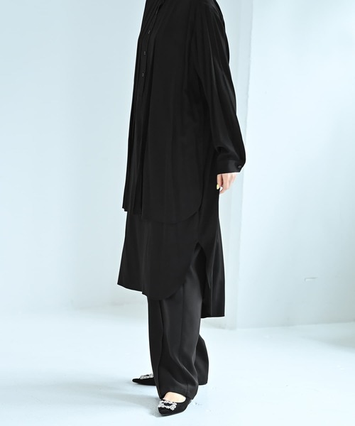 STYLE DELI(スタイルデリ)の「【BLK001】イレギュラーヘムシャツワンピース(ワンピース・レディース・ライトグレー/ブラック・FREE)」の4枚目の写真