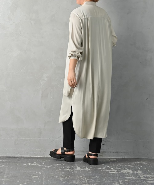 STYLE DELI(スタイルデリ)の「【BLK001】イレギュラーヘムシャツワンピース(ワンピース・レディース・ライトグレー/ブラック・FREE)」の7枚目の写真