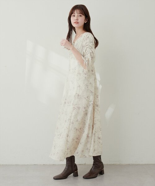 natural couture(ナチュラルクチュール)の「【プチナチュ】袖ドロストVネックワンピース(ワンピース・レディース・モカ/その他1/その他2/ブルー・SMALL/MEDIUM)」の3枚目の写真