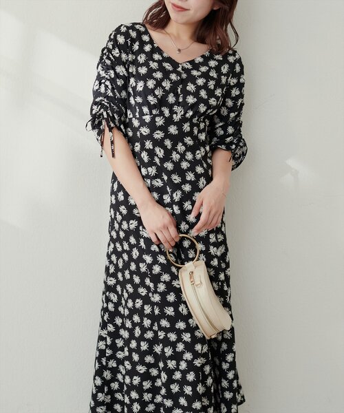 natural couture(ナチュラルクチュール)の「【プチナチュ】袖ドロストVネックワンピース(ワンピース・レディース・モカ/その他1/その他2/ブルー・SMALL/MEDIUM)」の4枚目の写真