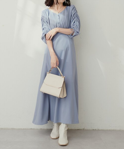 natural couture(ナチュラルクチュール)の「【プチナチュ】袖ドロストVネックワンピース(ワンピース・レディース・モカ/その他1/その他2/ブルー・SMALL/MEDIUM)」の2枚目の写真