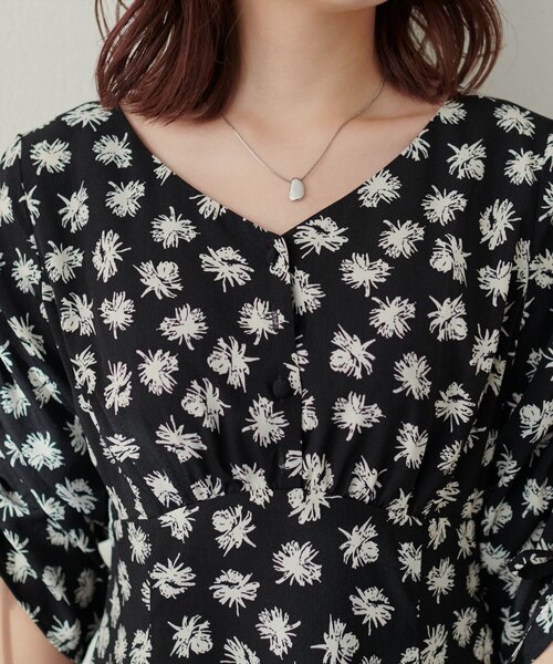 natural couture(ナチュラルクチュール)の「【プチナチュ】袖ドロストVネックワンピース(ワンピース・レディース・モカ/その他1/その他2/ブルー・SMALL/MEDIUM)」の18枚目の写真