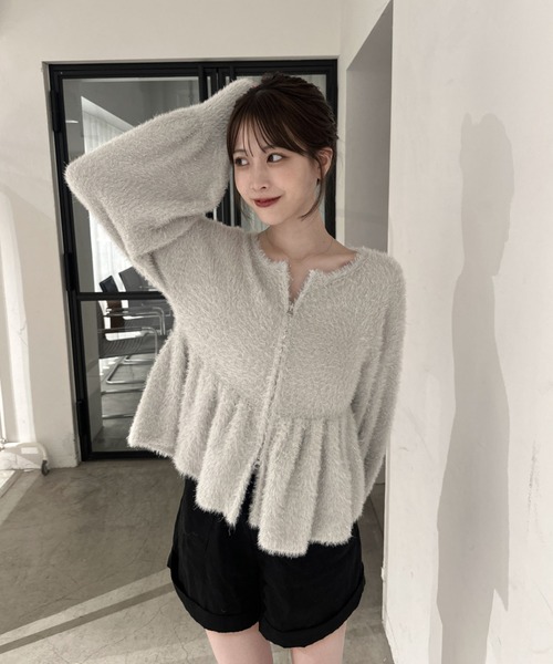 mellowneon（メロウネオン）の「ペプラムジップラメニット（ニット/セーター・レディース・チャコールグレー/ベージュ/ライトグレー・FREE）」の9枚目の写真