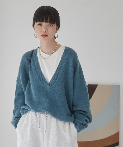 ANGIE（アンジー）の「オーバーサイズ Vネック ニットプルオーバー（ニット/セーター・レディース・アイボリー/ブラック/カーキ/ネイビー/ダークブラウン/レッド/杢グレー/ブルー/オレンジ・FREE）」の7枚目の写真