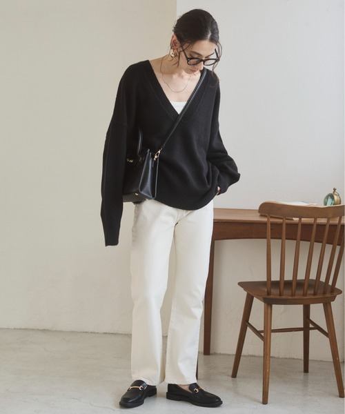 ANGIE（アンジー）の「オーバーサイズ Vネック ニットプルオーバー（ニット/セーター・レディース・アイボリー/ブラック/カーキ/ネイビー/ダークブラウン/レッド/杢グレー/ブルー/オレンジ・FREE）」の10枚目の写真