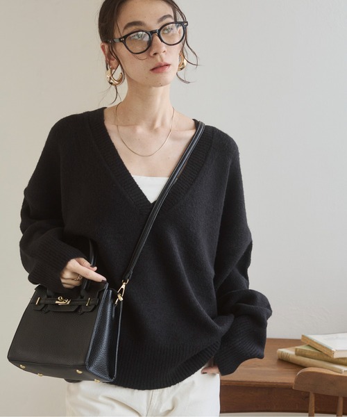 ANGIE（アンジー）の「オーバーサイズ Vネック ニットプルオーバー（ニット/セーター・レディース・アイボリー/ブラック/カーキ/ネイビー/ダークブラウン/レッド/杢グレー/ブルー/オレンジ・FREE）」の21枚目の写真