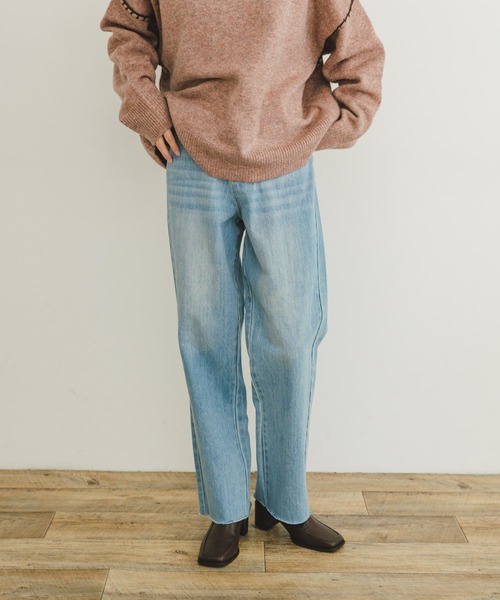 ITEMS URBANRESEARCH（アイテムズ アーバンリサーチ）の「ストレートデニム（デニムパンツ・レディース・ライトブルー/ブラック・SMALL/MEDIUM）」の2枚目の写真