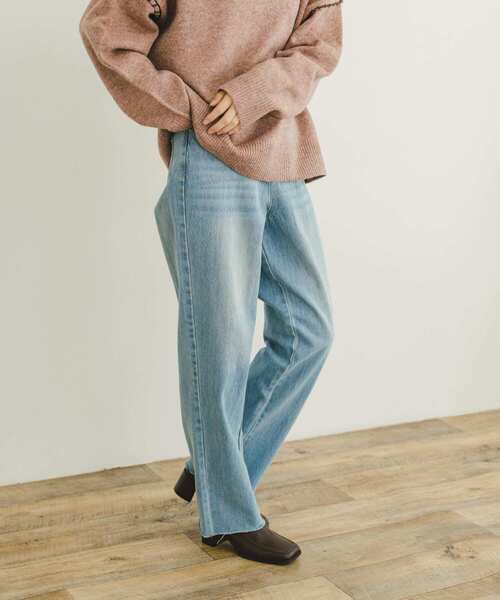 ITEMS URBANRESEARCH（アイテムズ アーバンリサーチ）の「ストレートデニム（デニムパンツ・レディース・ライトブルー/ブラック・SMALL/MEDIUM）」の16枚目の写真